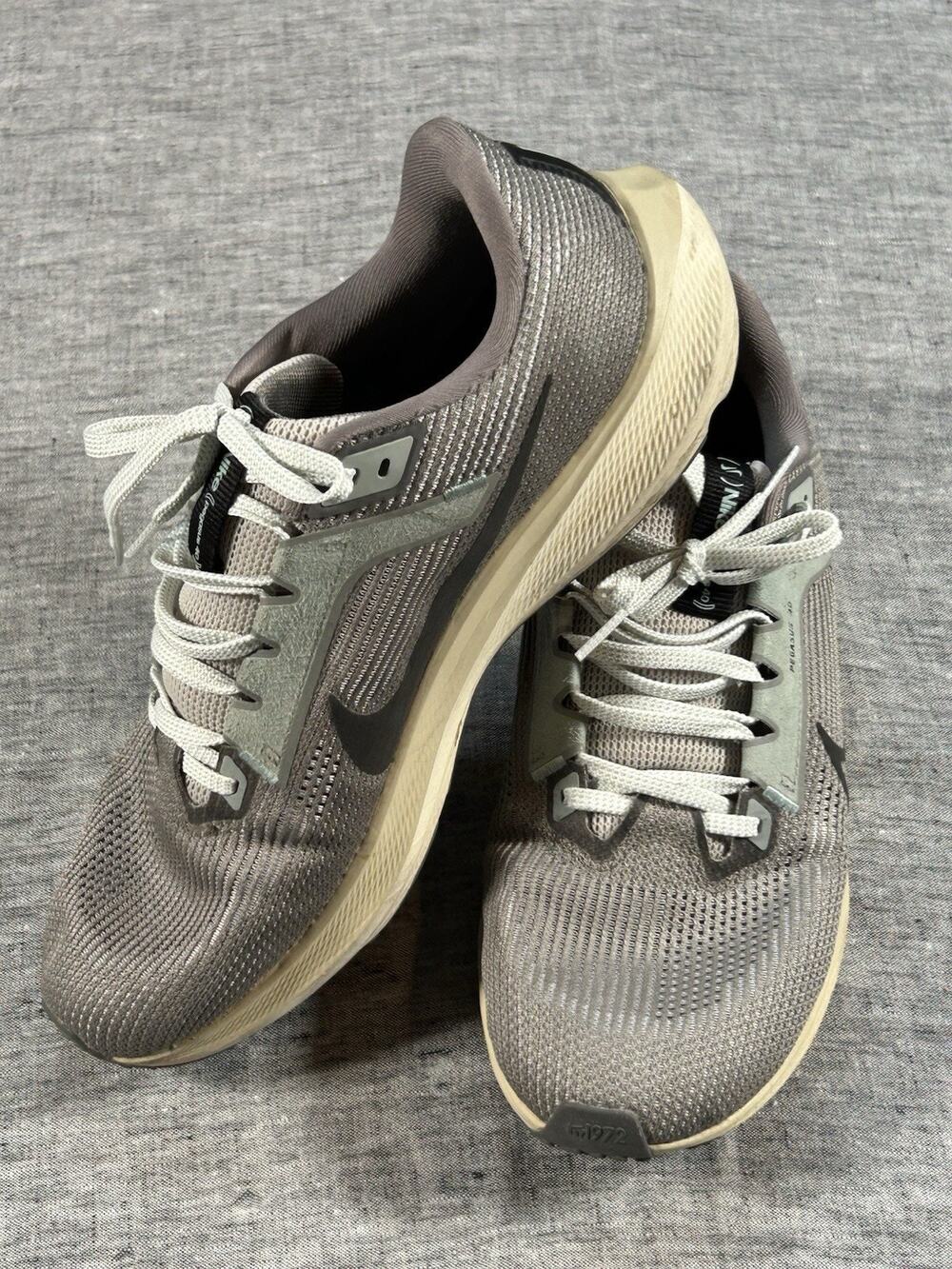 Nike Air Zoom Pegasus 40 Road Running Shoes Mens 10 Grey Black Trainer Sneakers